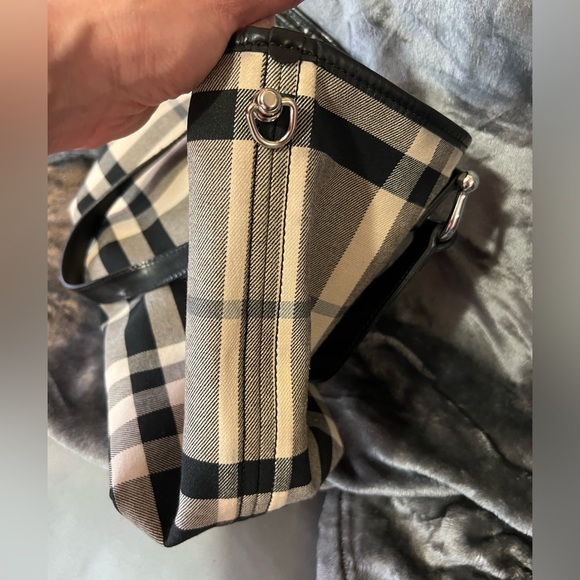 Sold***Burberry authentic shoulder bag - Picture 6 of 14